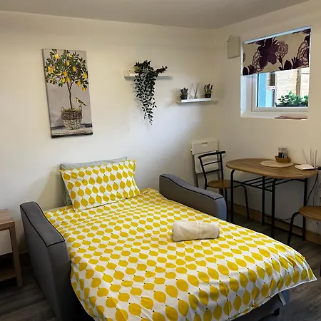 Stardust Getaway Tiny-home E32ak40 Piltown