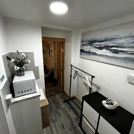 Stardust Getaway Tiny-home E32ak40 Piltown